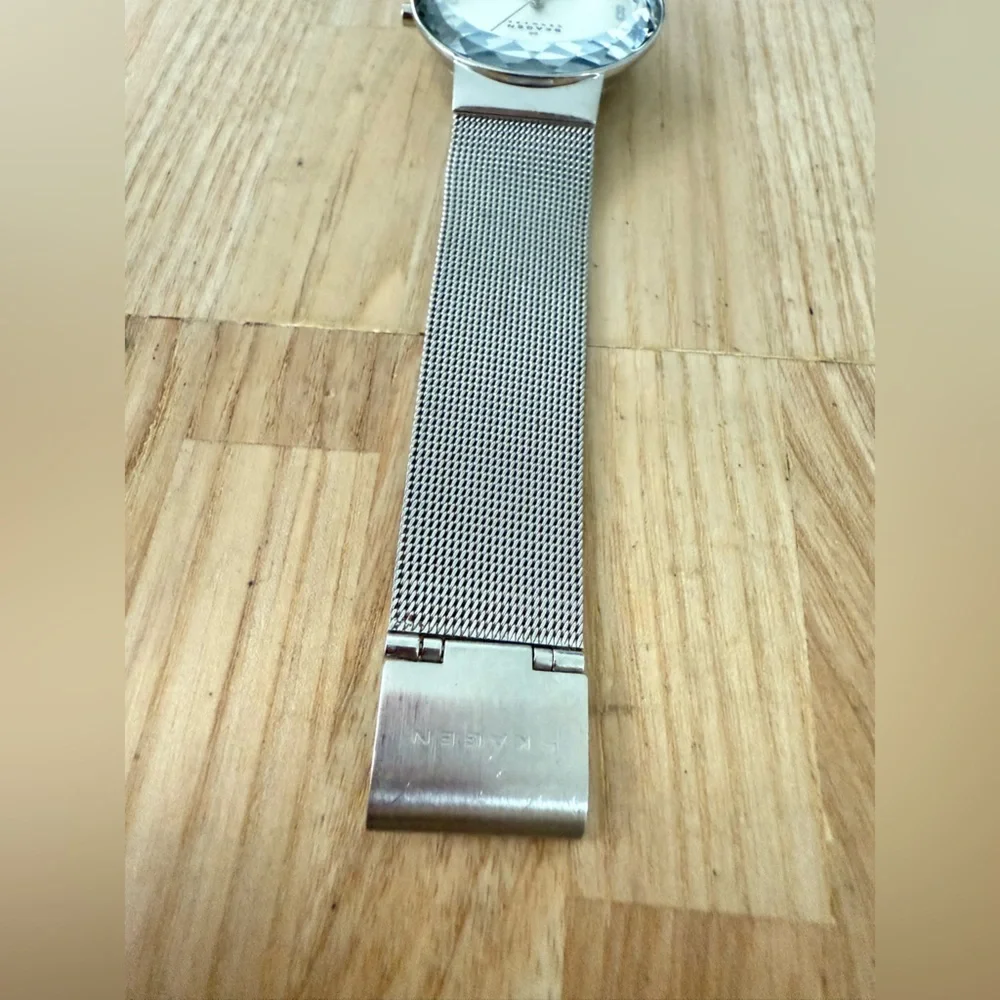 Skagen ladies steel Leonora faceted glass watch NEW BATTERY